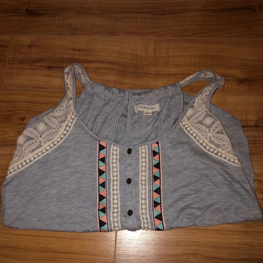 Gray tank top with design